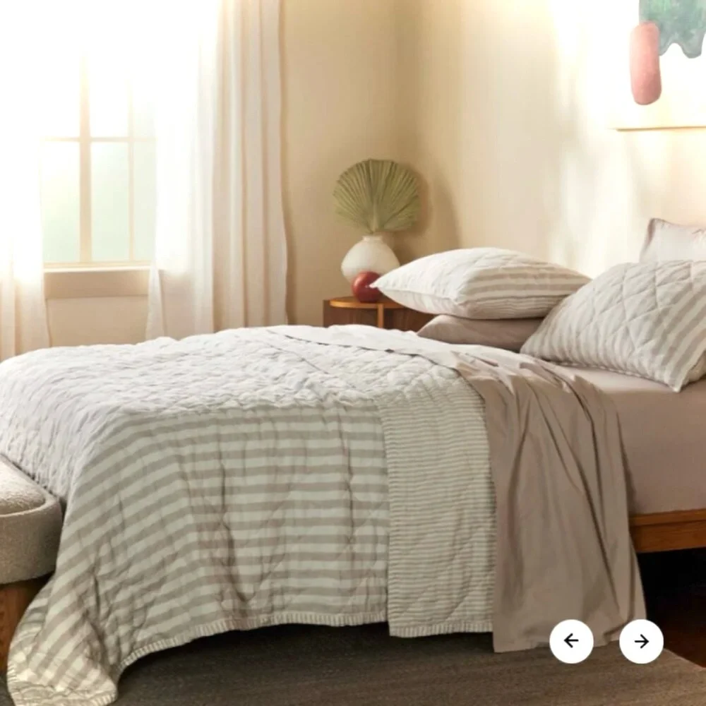BROOKLINEN || Standard Reversible Linen Quilted Shams Set Pebble Grey Stripe